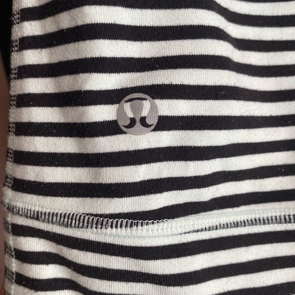 Lululemon Jacket Women’s Size 4 Blue Green Stripe Daily Yoga Jacket - Picture 8 of 9